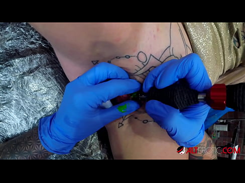 ❤️ Ekstrèmman tatoue hottie Sully Savage te fè yon tatoo sou klitoris li ❤❌ Porno nan pònografi ht.3dhentaix.ru ❤